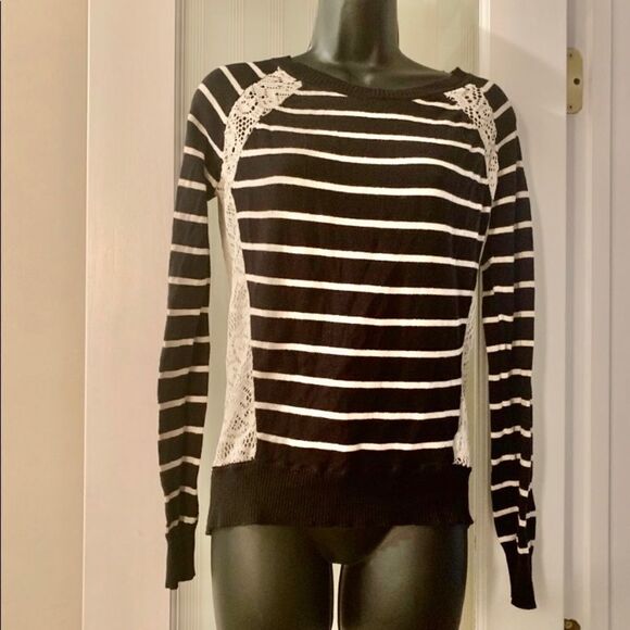 Pink Rose Sweater  - Picture 3 of 5